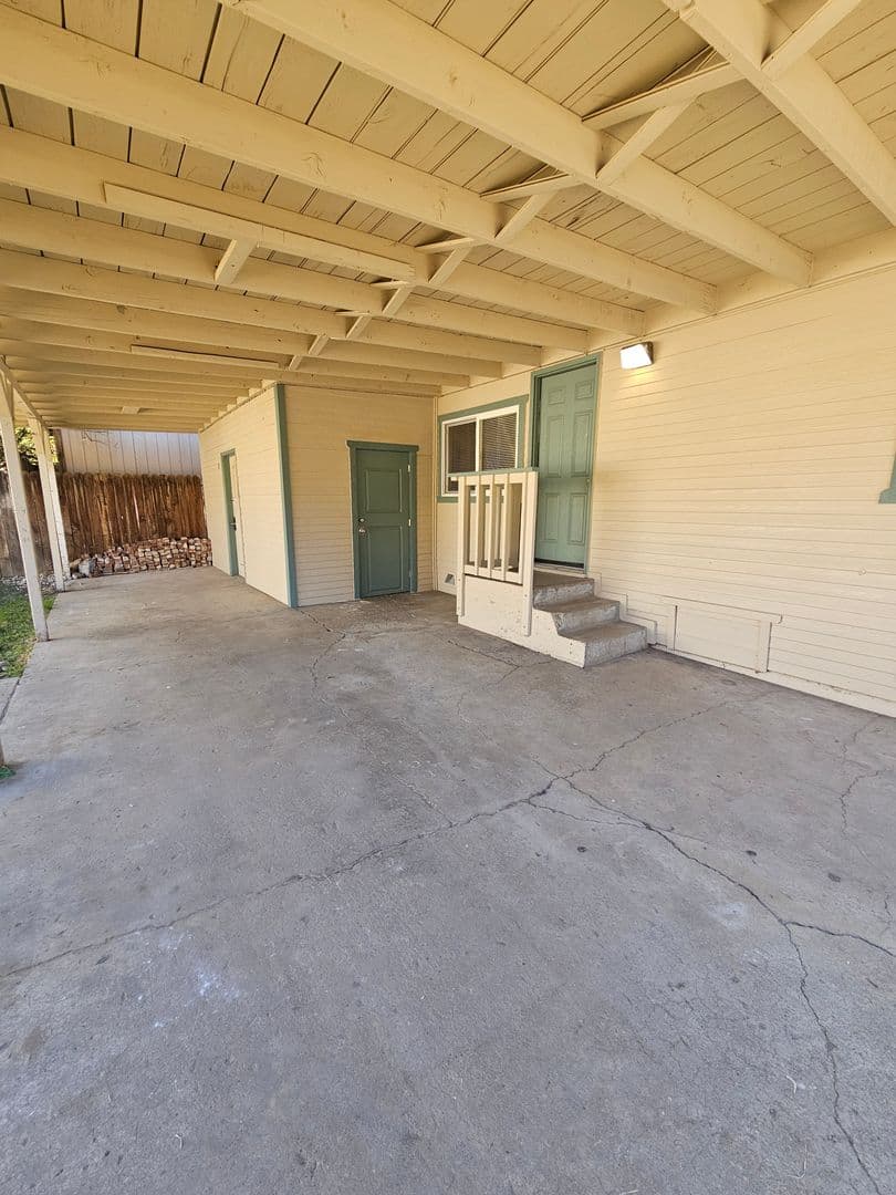 Medford House: 1122 W 11th Street
