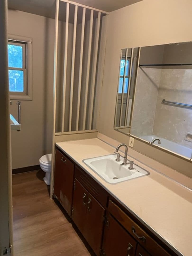 Medford Apartment: 871/871.5 Swing Lane
