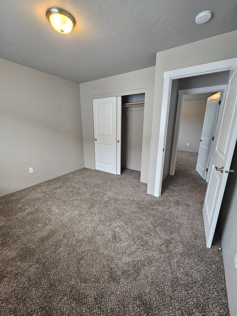 Central Point Apartment: 517/521 Gray Court
