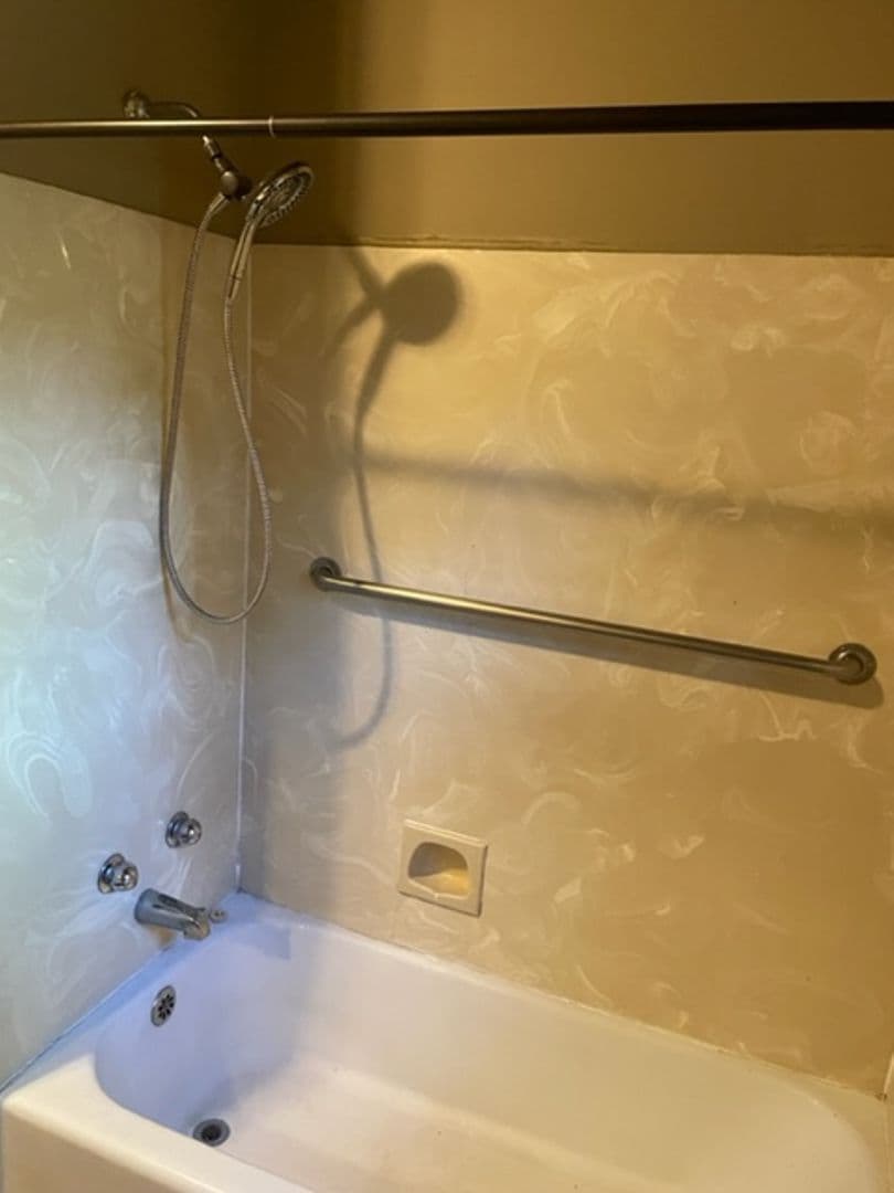 Medford Apartment: 871/871.5 Swing Lane