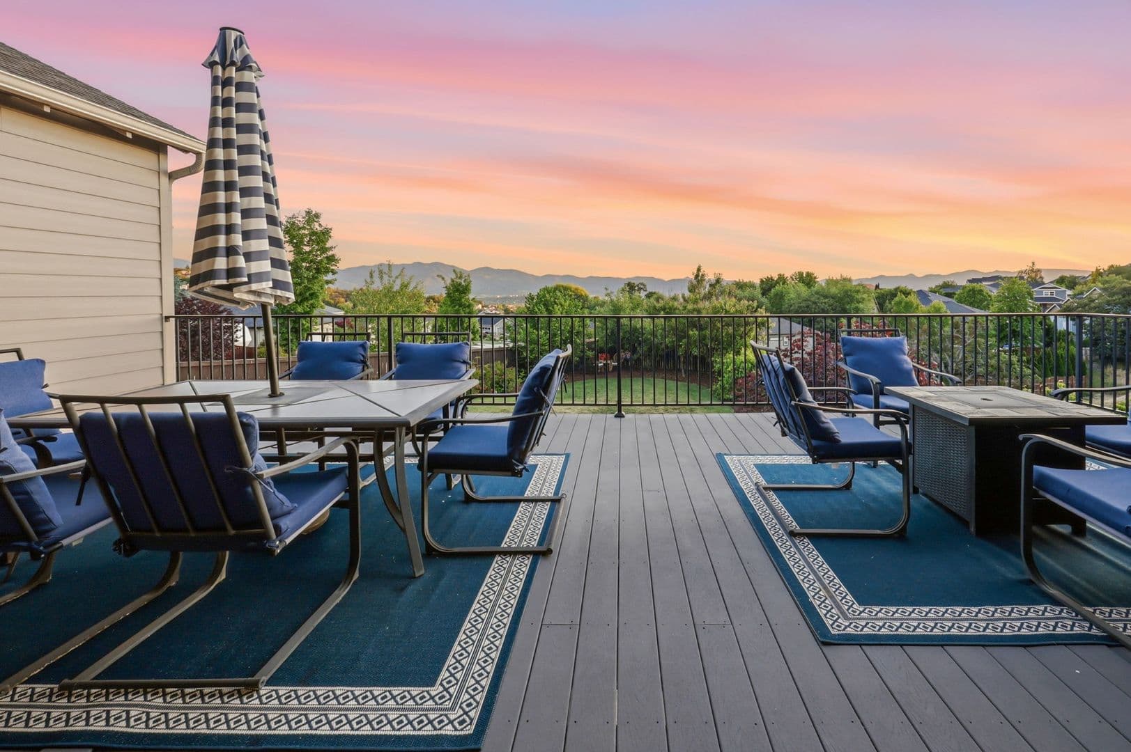 Medford House: 4432 Vista Pointe Drive