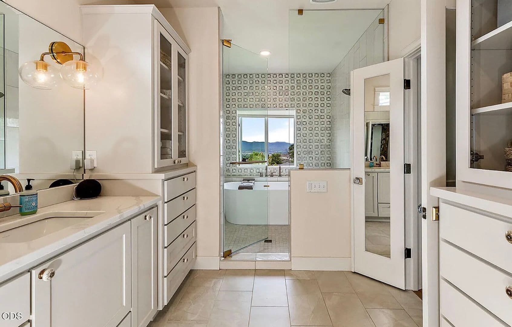 Medford House: 4432 Vista Pointe Drive