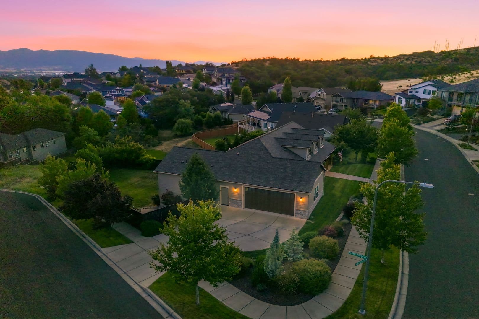 Medford House: 4432 Vista Pointe Drive