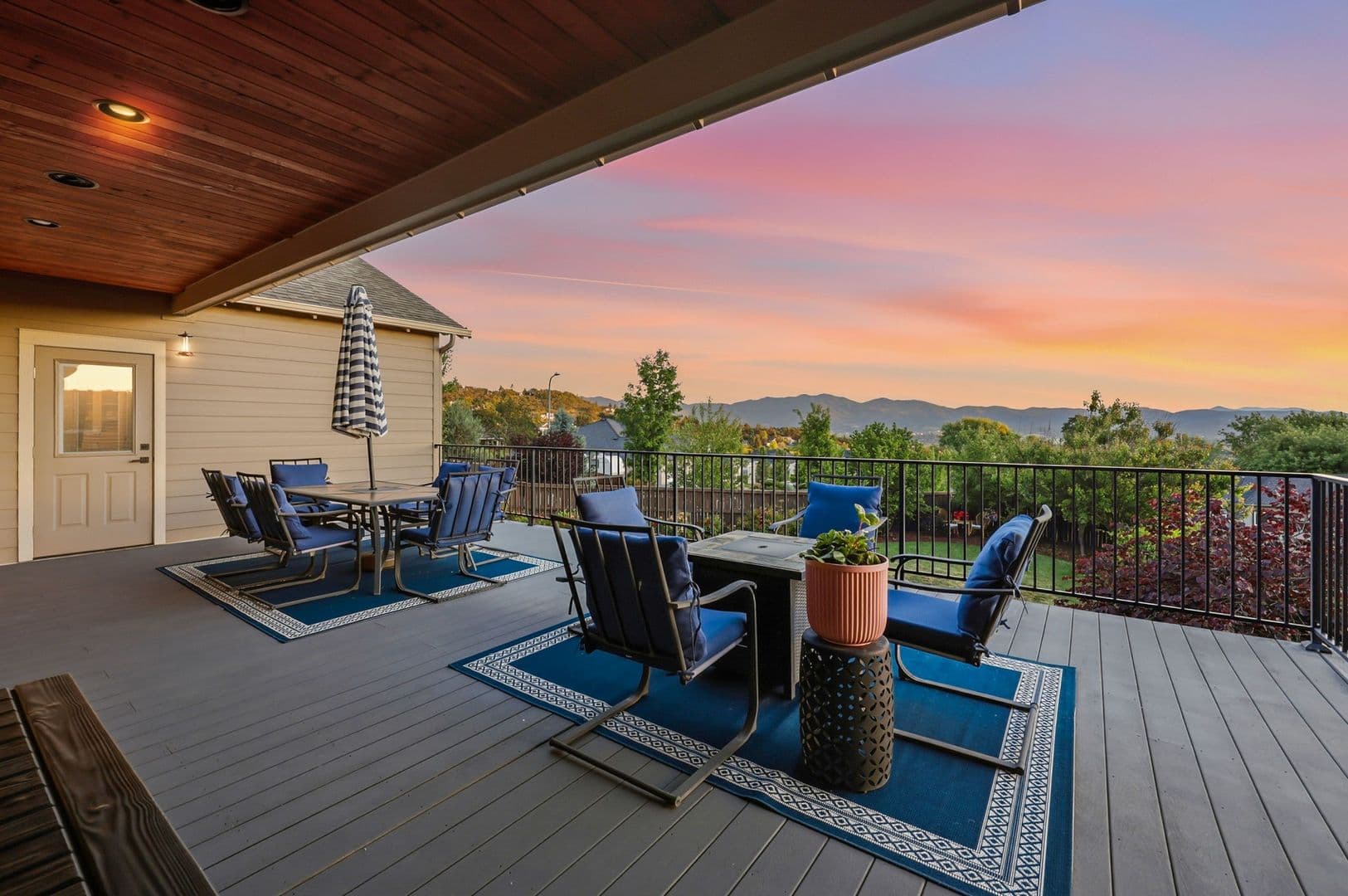 Medford House: 4432 Vista Pointe Drive