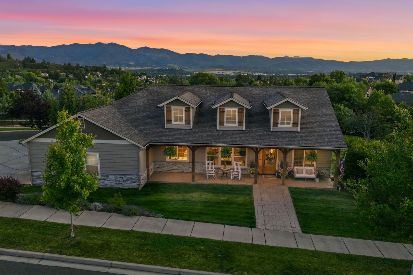 Medford House: 4432 Vista Pointe Drive