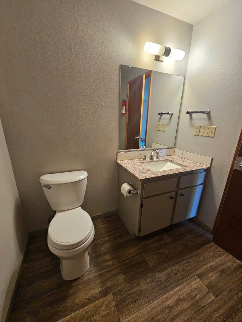 Grants Pass Apartment: 1822 NE Fairview Ave