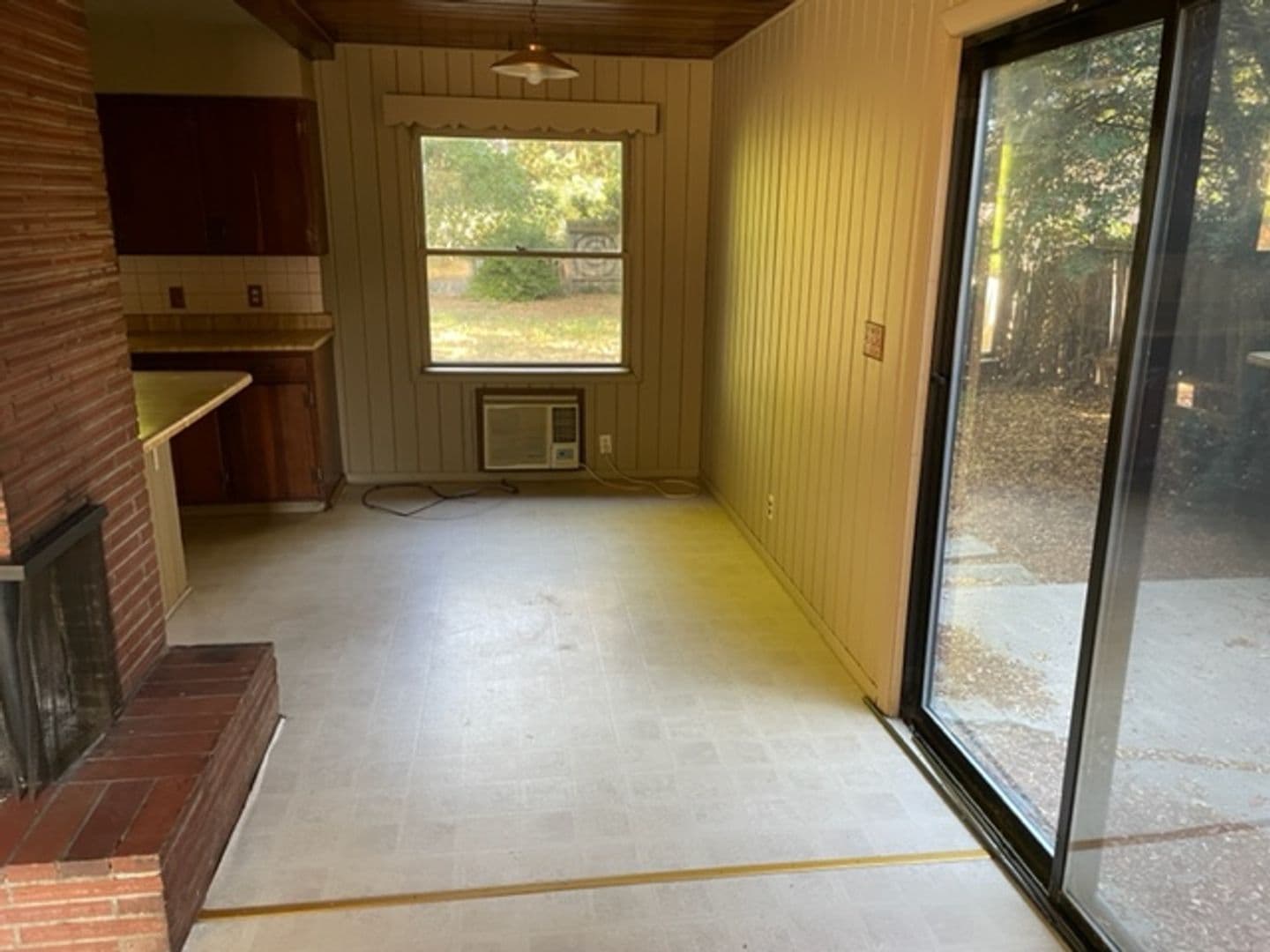 Medford Apartment: 871/871.5 Swing Lane