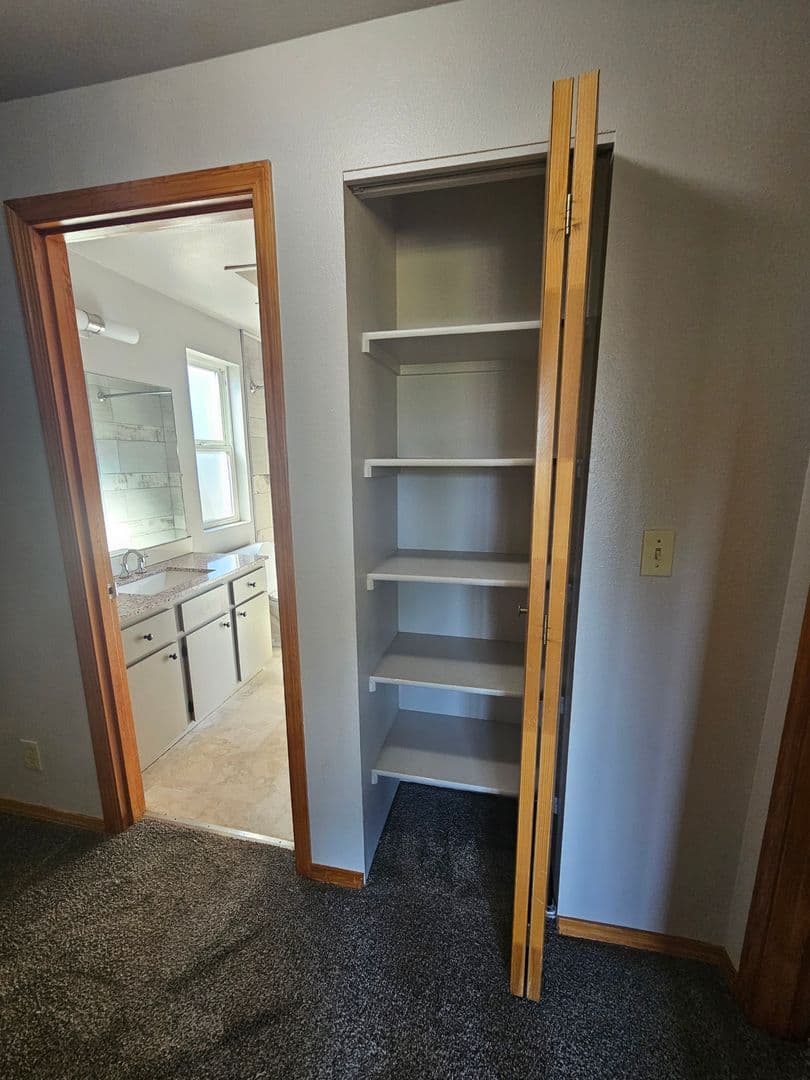 Grants Pass Apartment: 1822 NE Fairview Ave