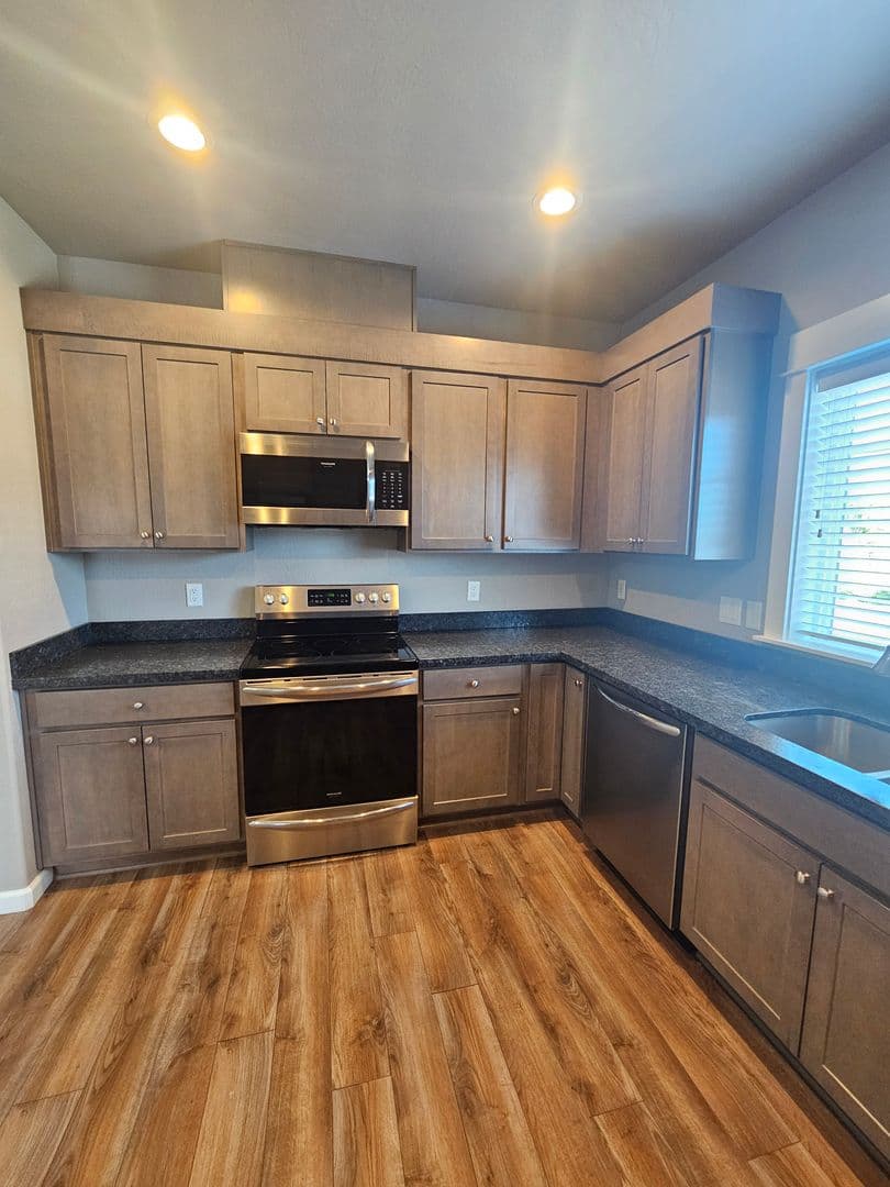 Medford Apartment: 3533 Juanipero Way