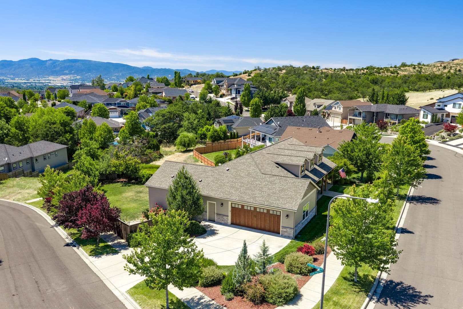 Medford House: 4432 Vista Pointe Drive