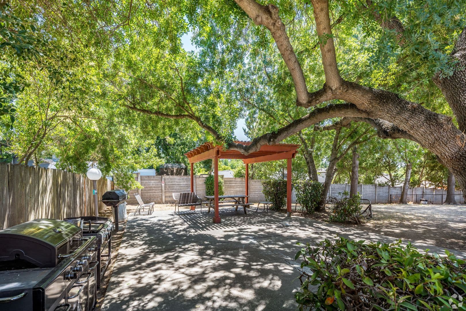 Carmichael Apartment: 8740 Fair Oaks Blvd.