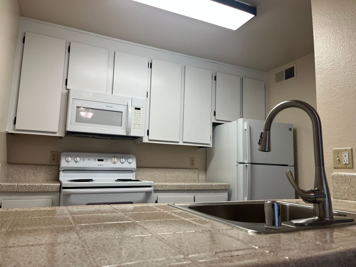 Sacramento Apartment: 8550 Florin Road