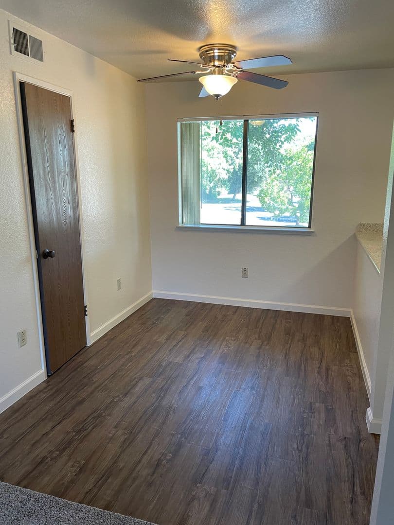 Sacramento Apartment: 8550 Florin Road