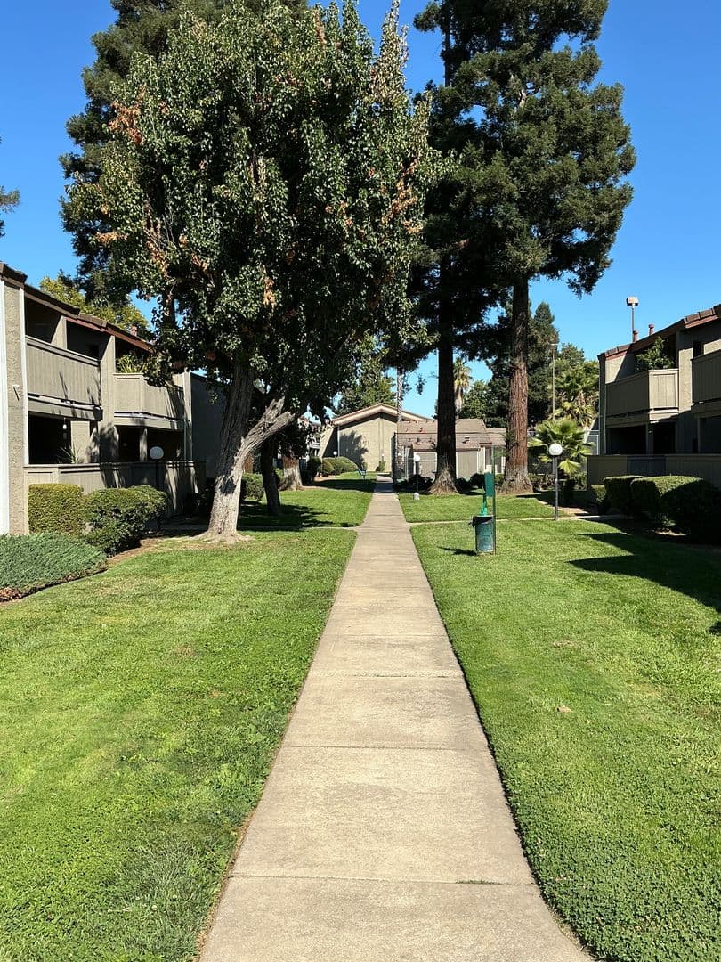 Sacramento Apartment: 8550 Florin Road