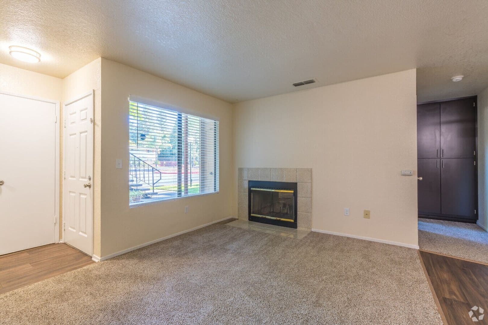 Carmichael Apartment: 5324 Marconi Ave. - 77