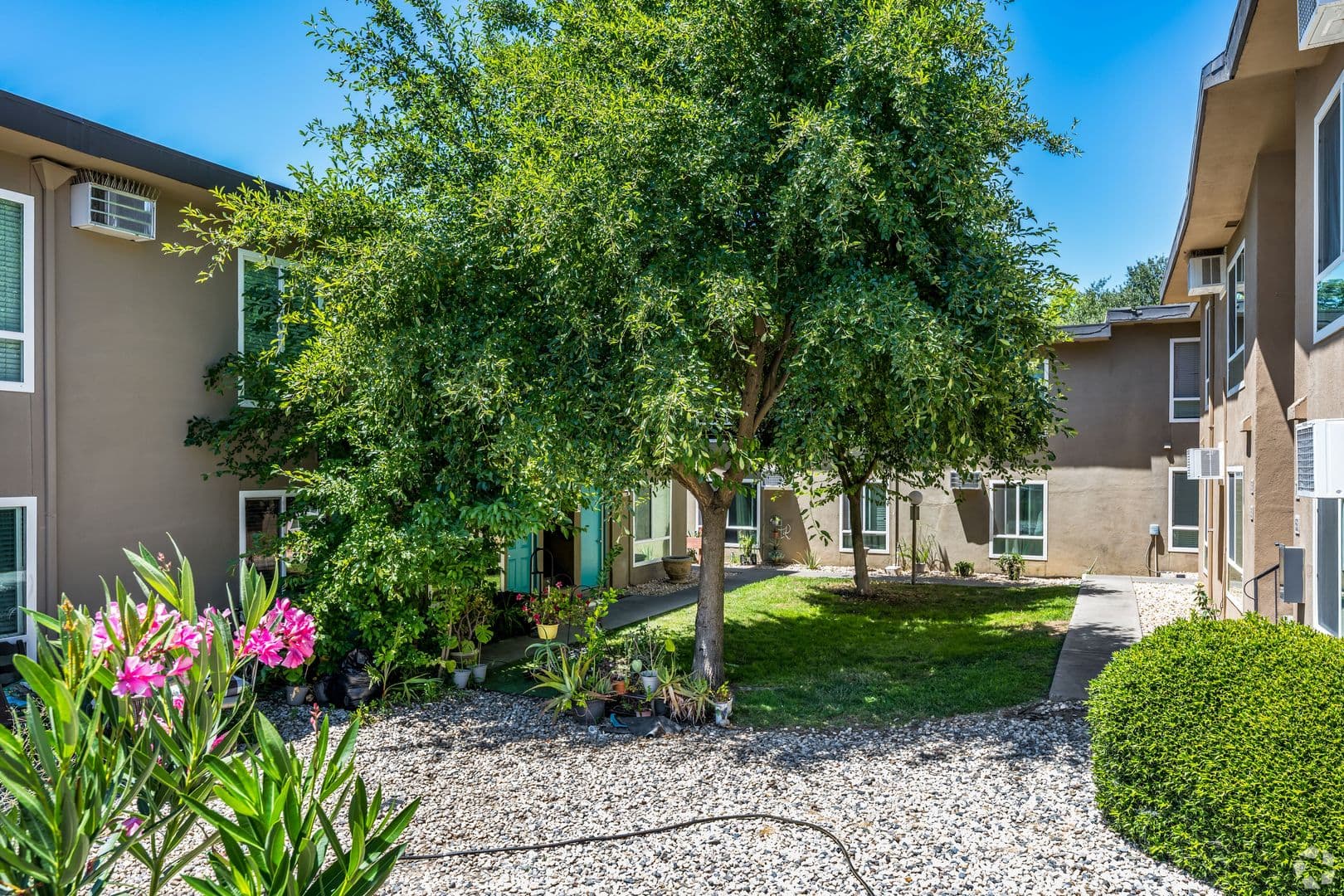 Carmichael Apartment: 8740 Fair Oaks Blvd.