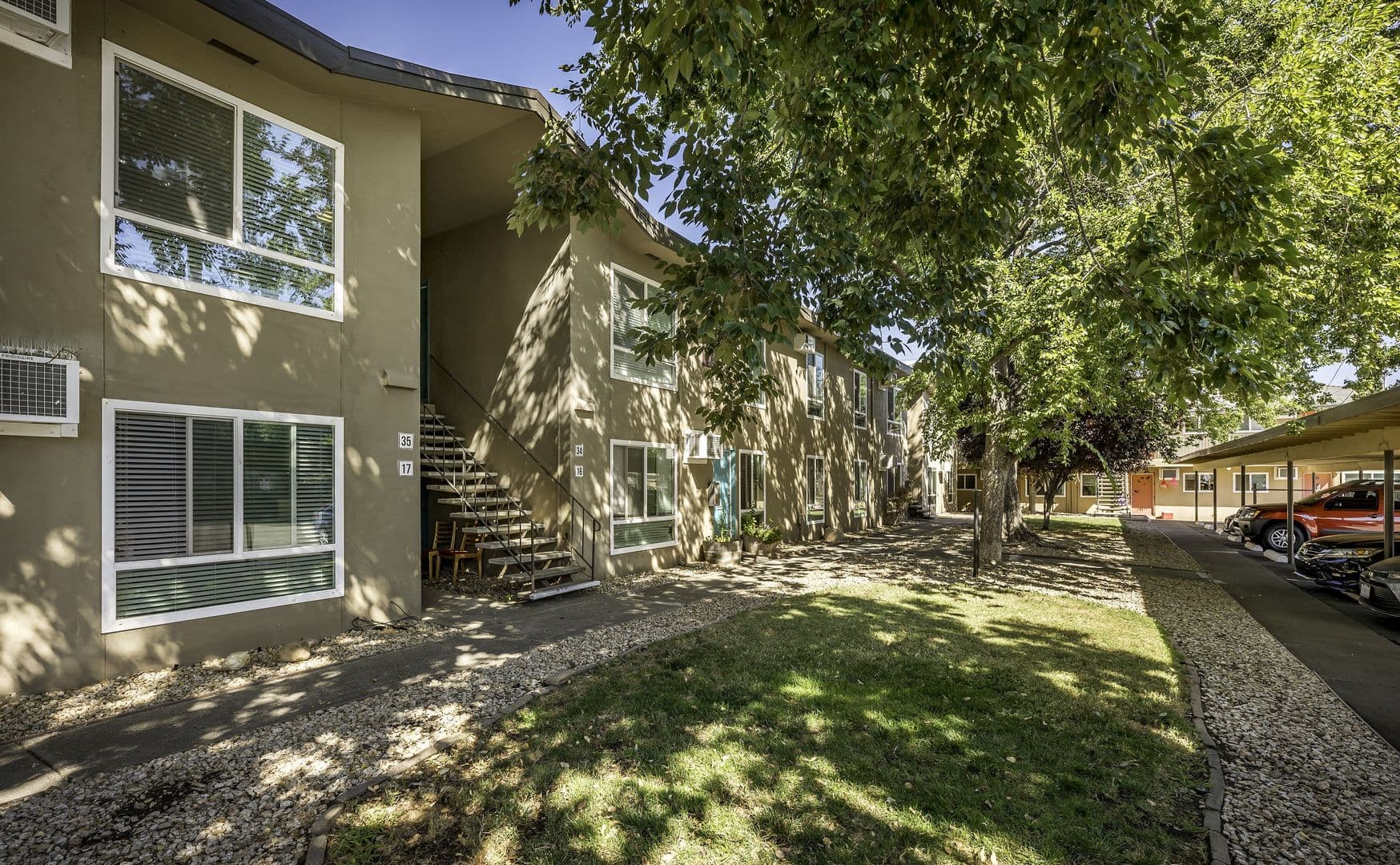 Carmichael Apartment: 8740 Fair Oaks Blvd.
