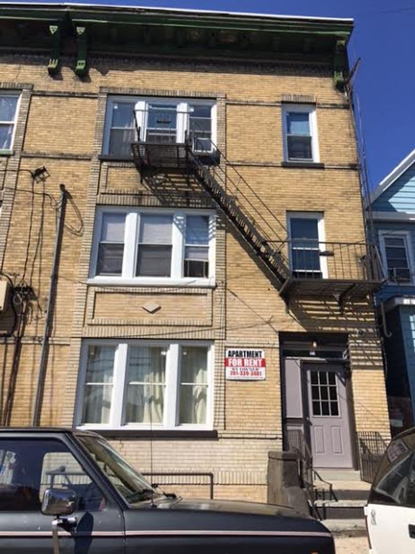 bayonne Apartment: 123  West 54th St
