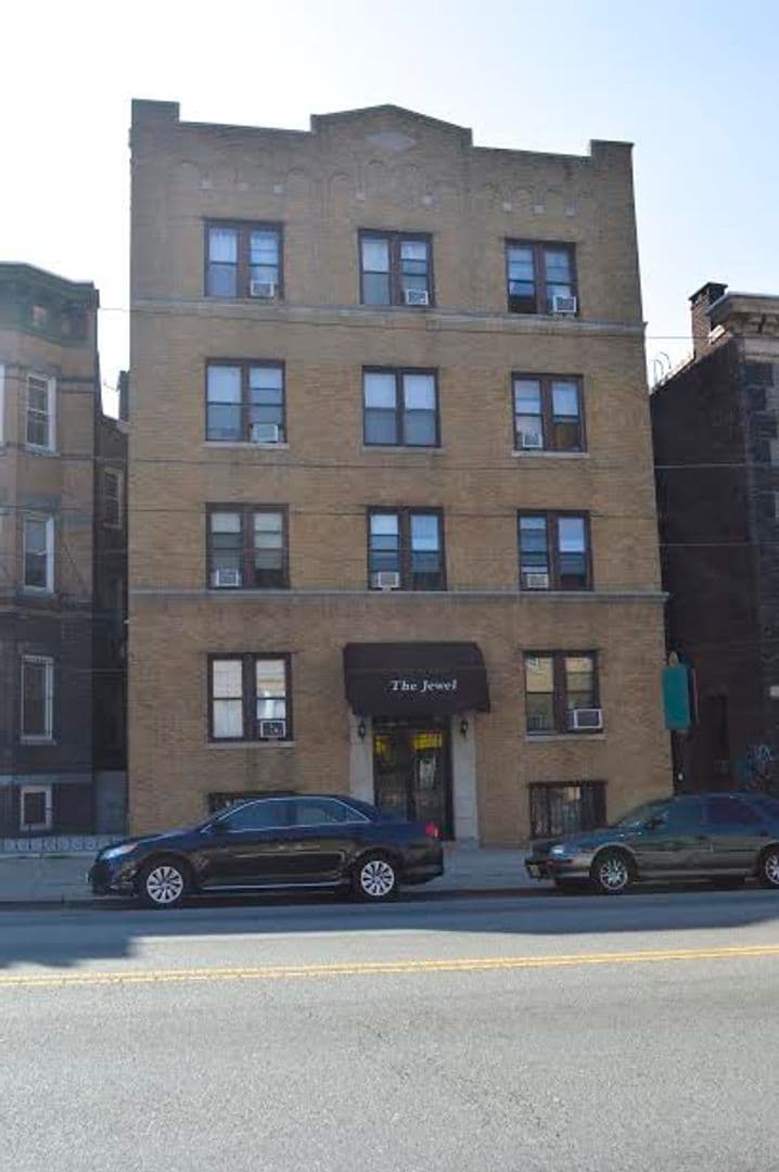 Jersey City Apartment: 3695 Kennedy Boulevard
