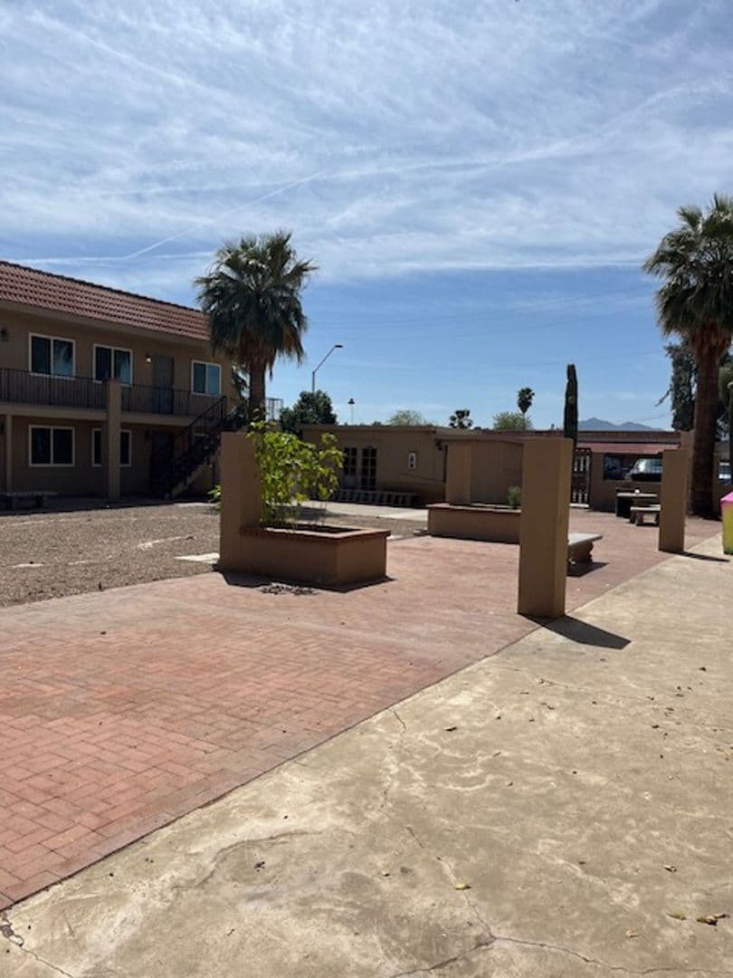 Avondale Apartment: 1223 N Dysart Rd.