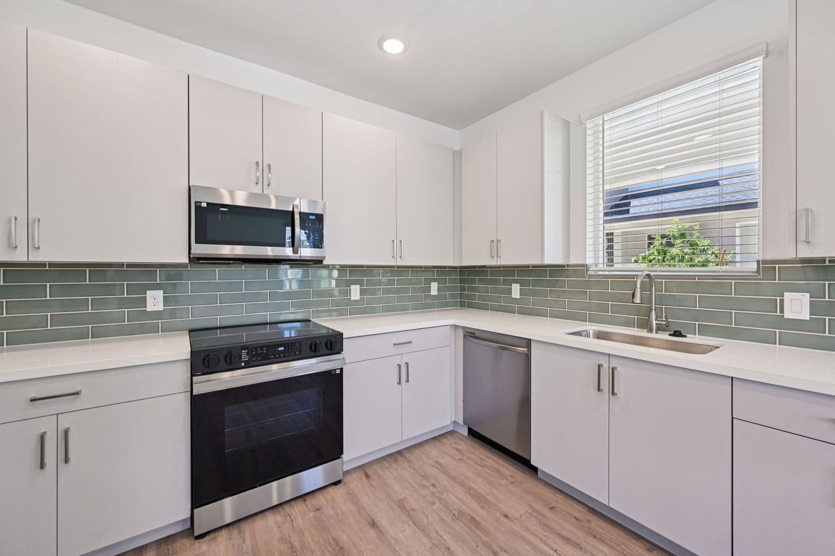 Phoenix Townhome: 2119 E. Voltaire Ave