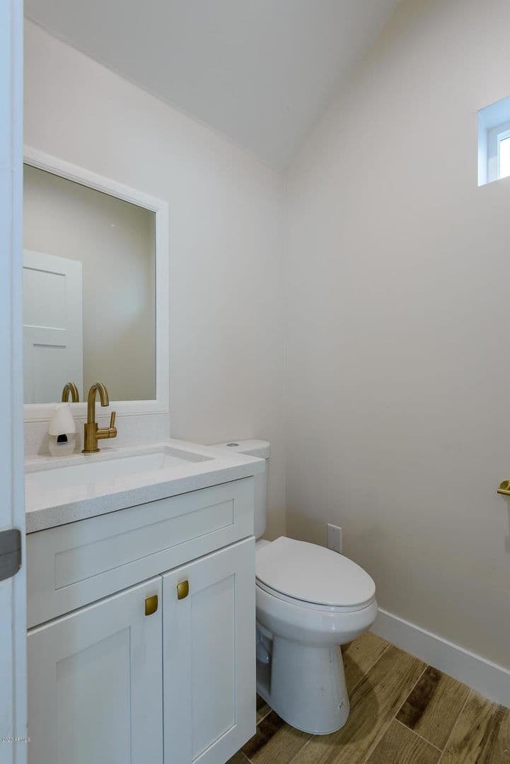 Phoenix Apartment: 3240 E. Pinchot Ave