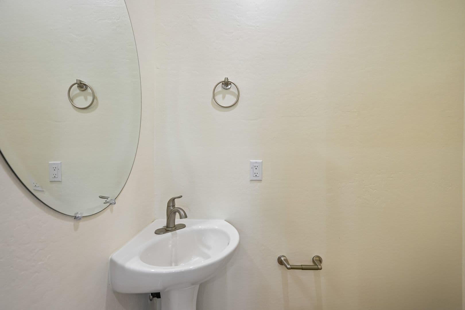 Phoenix Apartment: 828 East Apollo Road