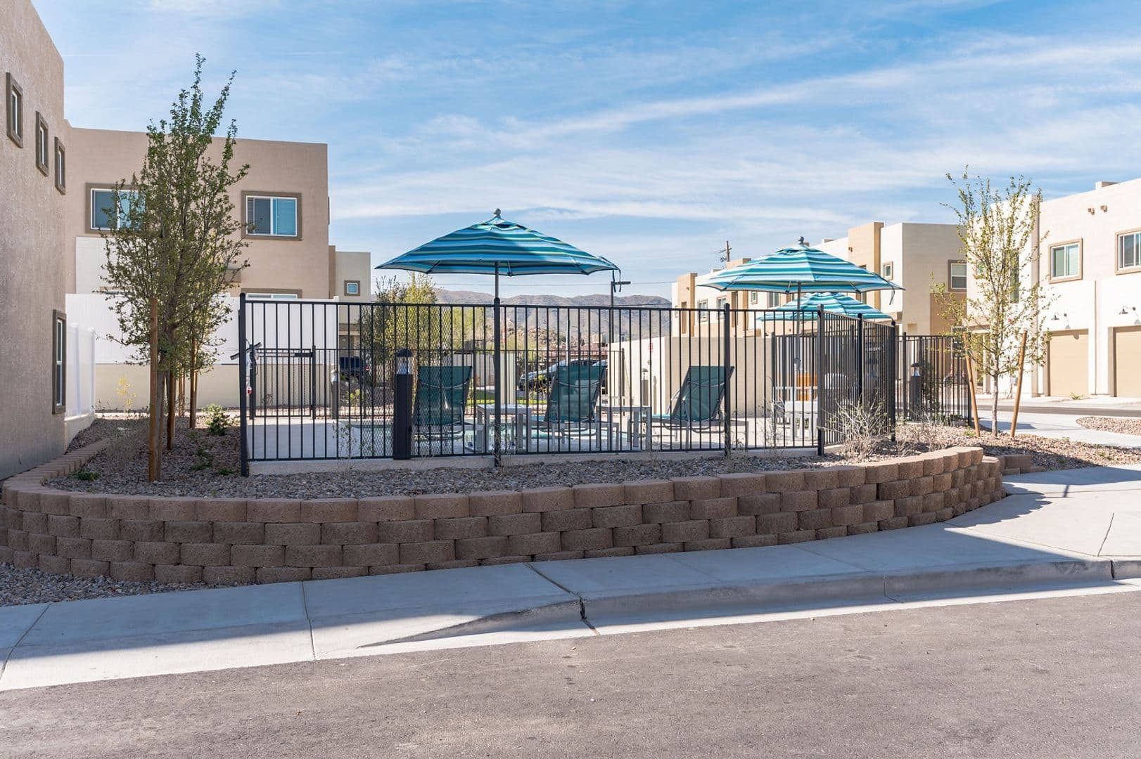 Phoenix Apartment: 11 East Dobbins Road