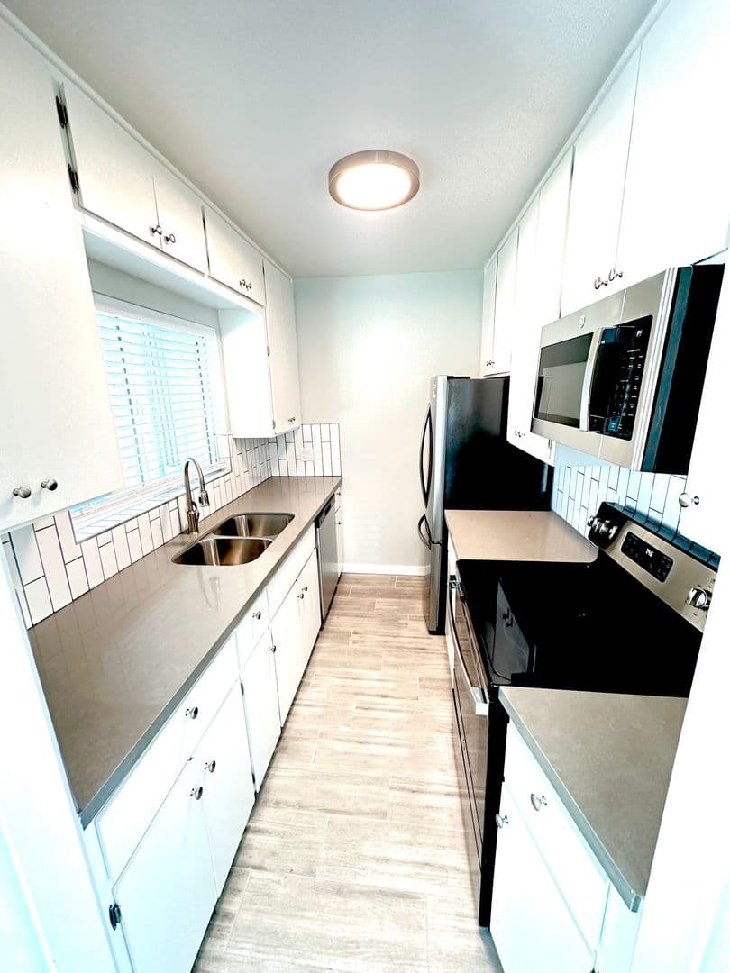 Phoenix Apartment: 2122 W. Augusta Ave