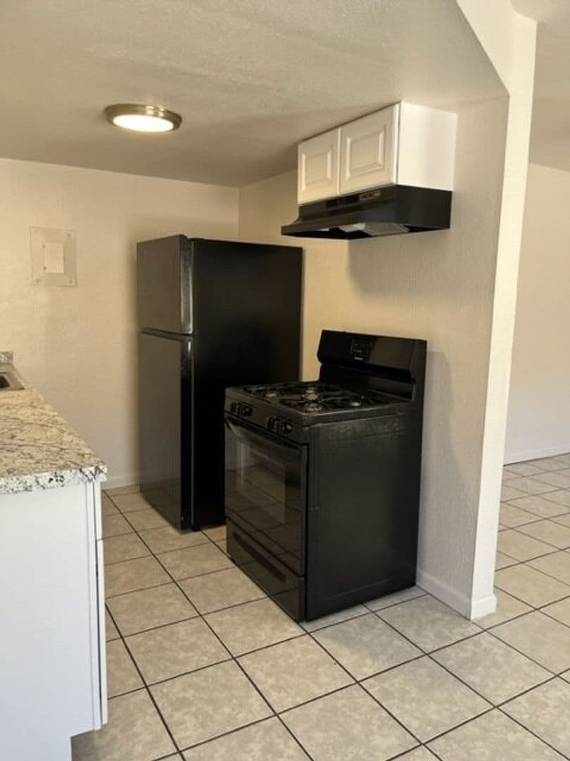 Avondale Apartment: 1223 N Dysart Rd.