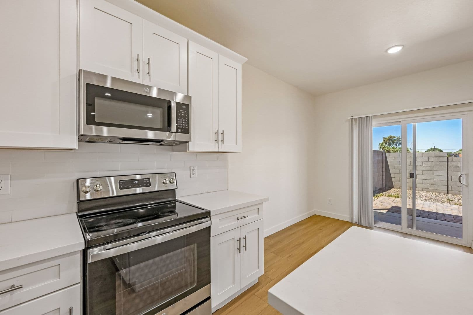 Phoenix Apartment: 828 East Apollo Road