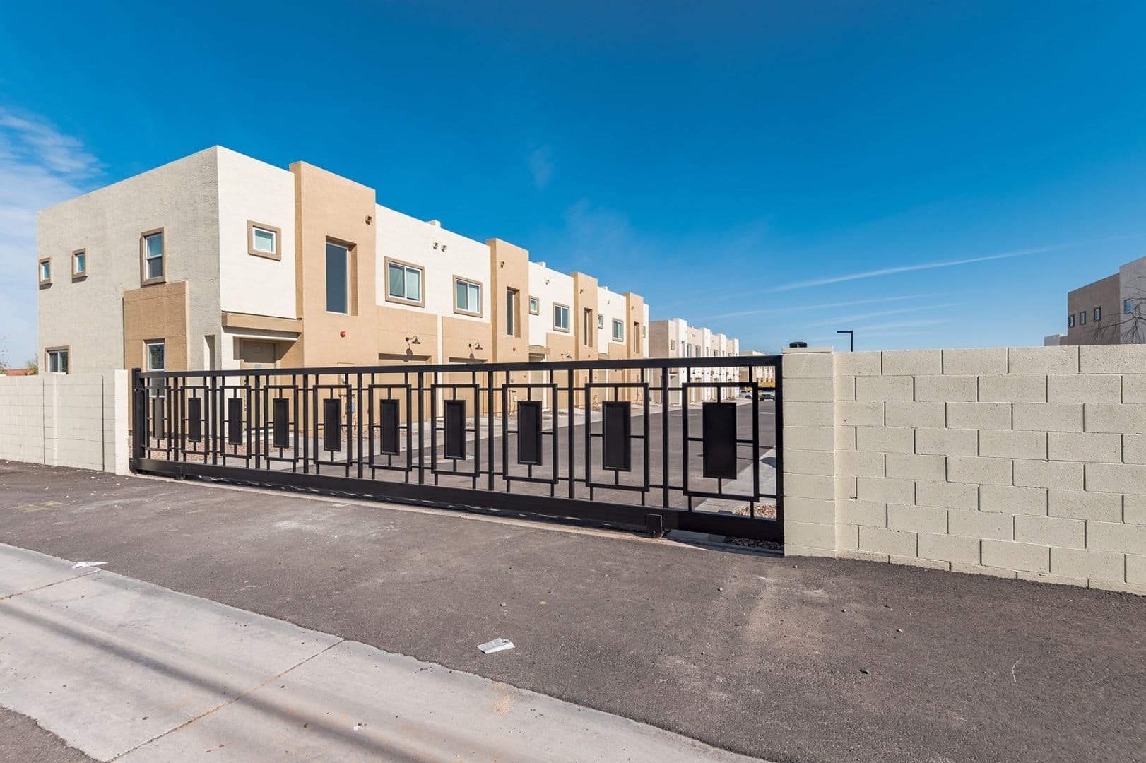 Phoenix Apartment: 11 East Dobbins Road