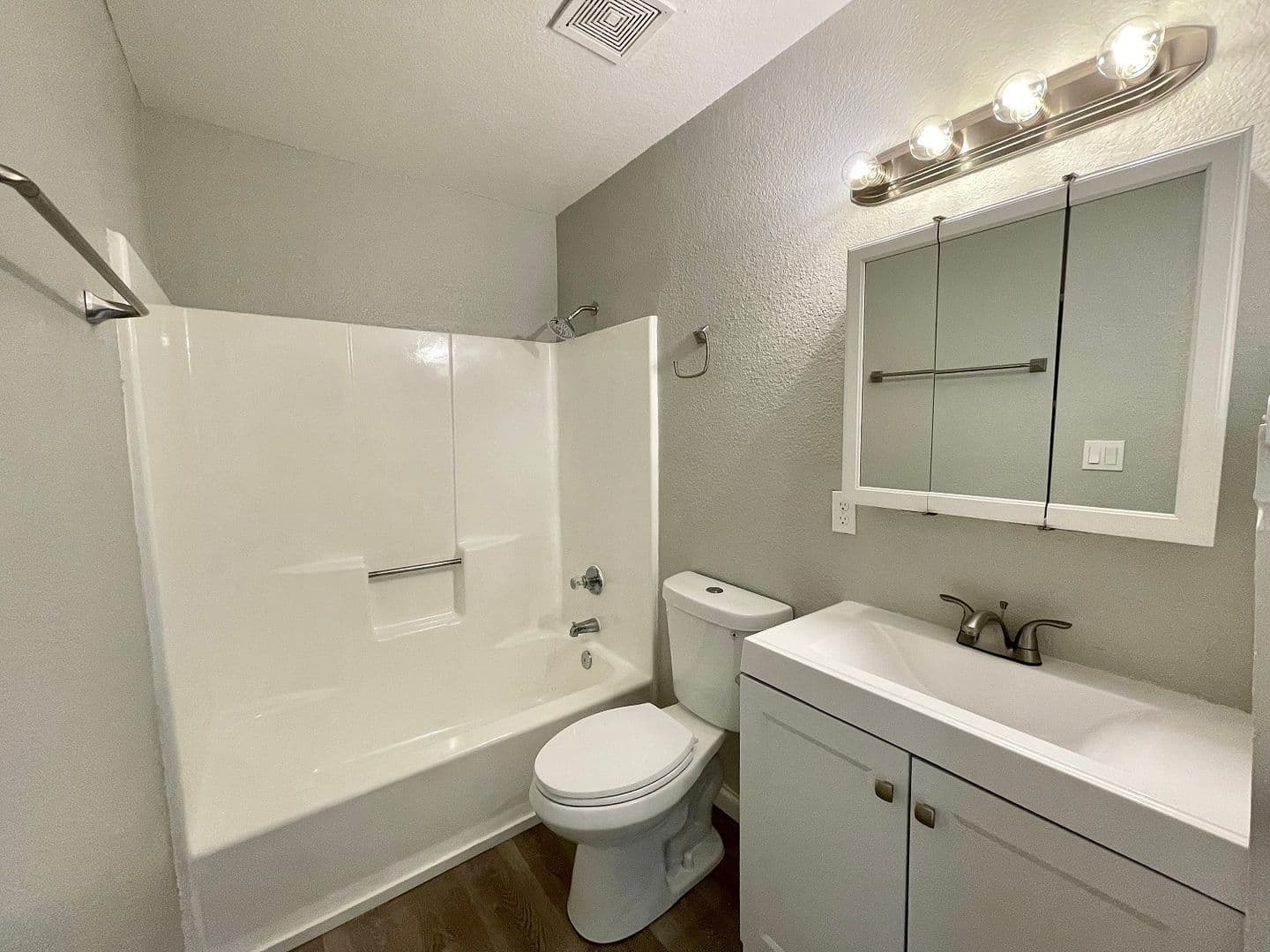 Phoenix Apartment: 3044 East Fillmore Street