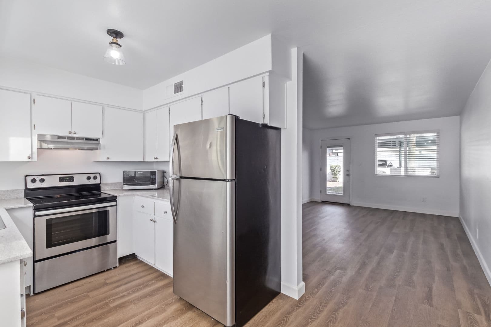 Phoenix Apartment: 2922 N 35th St