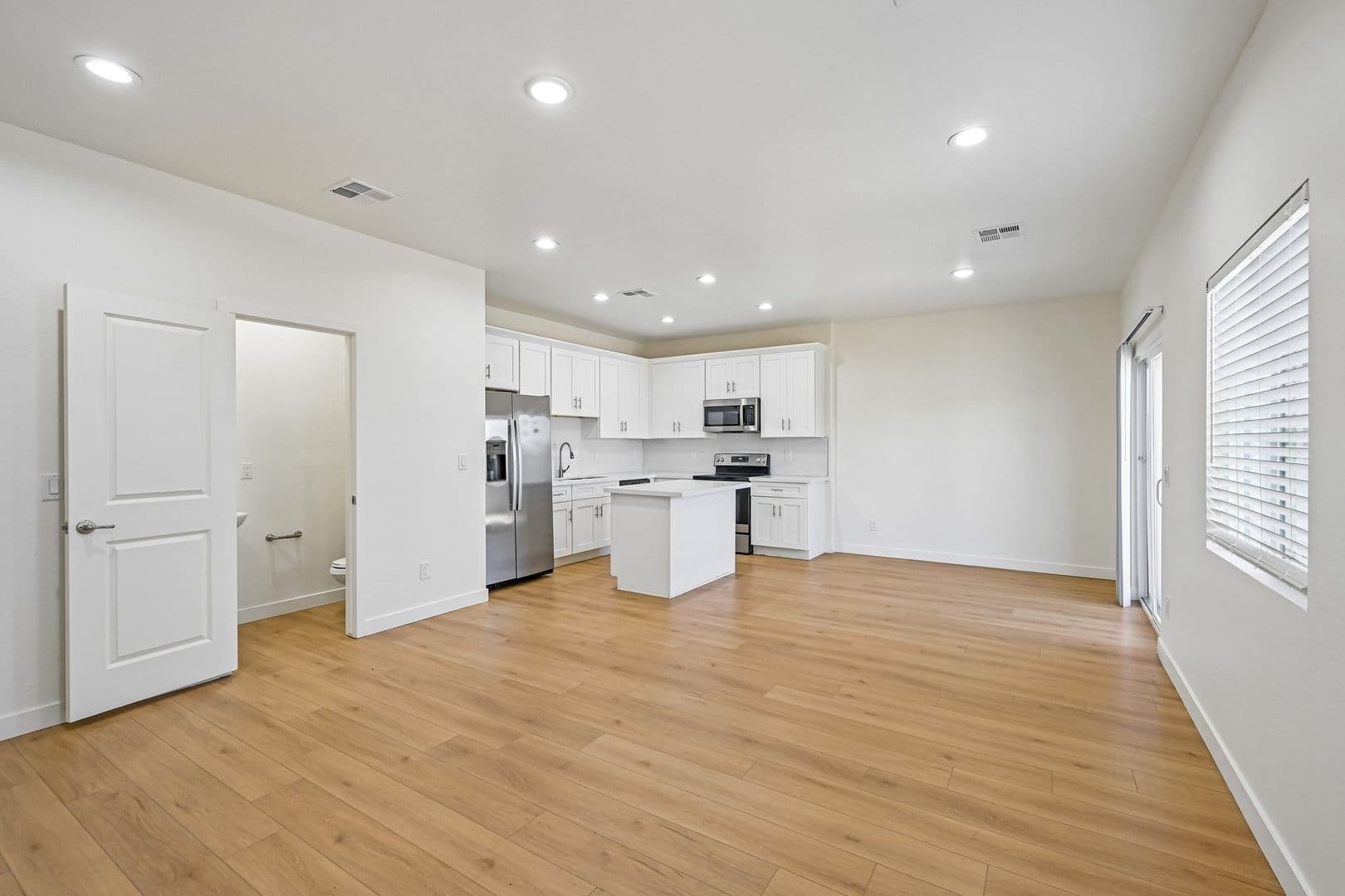 Phoenix Apartment: 828 East Apollo Road