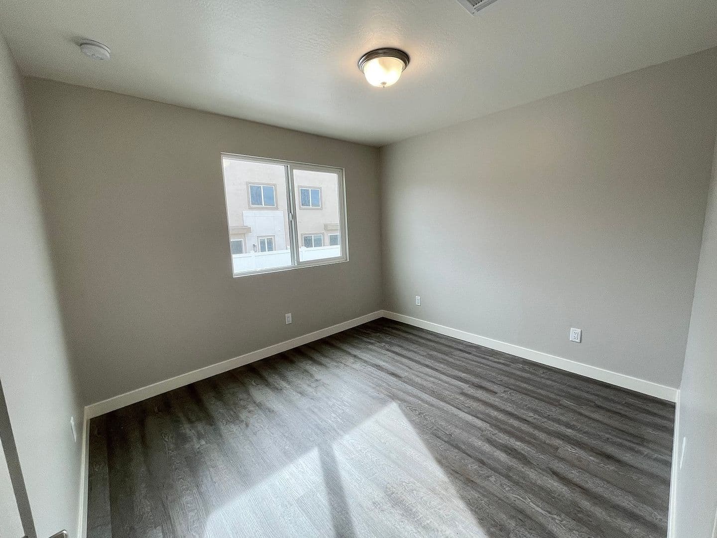 Phoenix Apartment: 11 East Dobbins Road