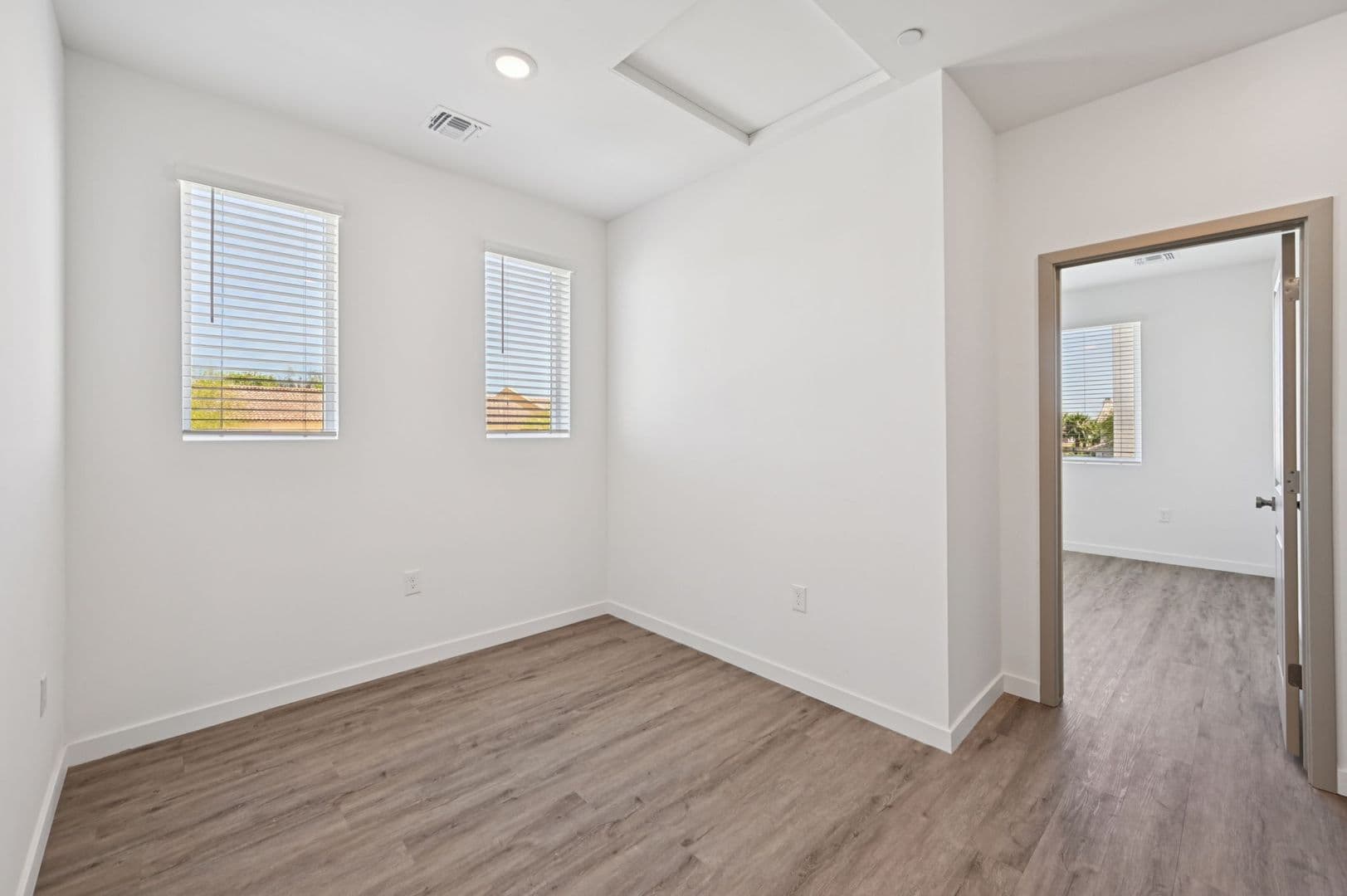 Phoenix Townhome: 2119 E. Voltaire Ave