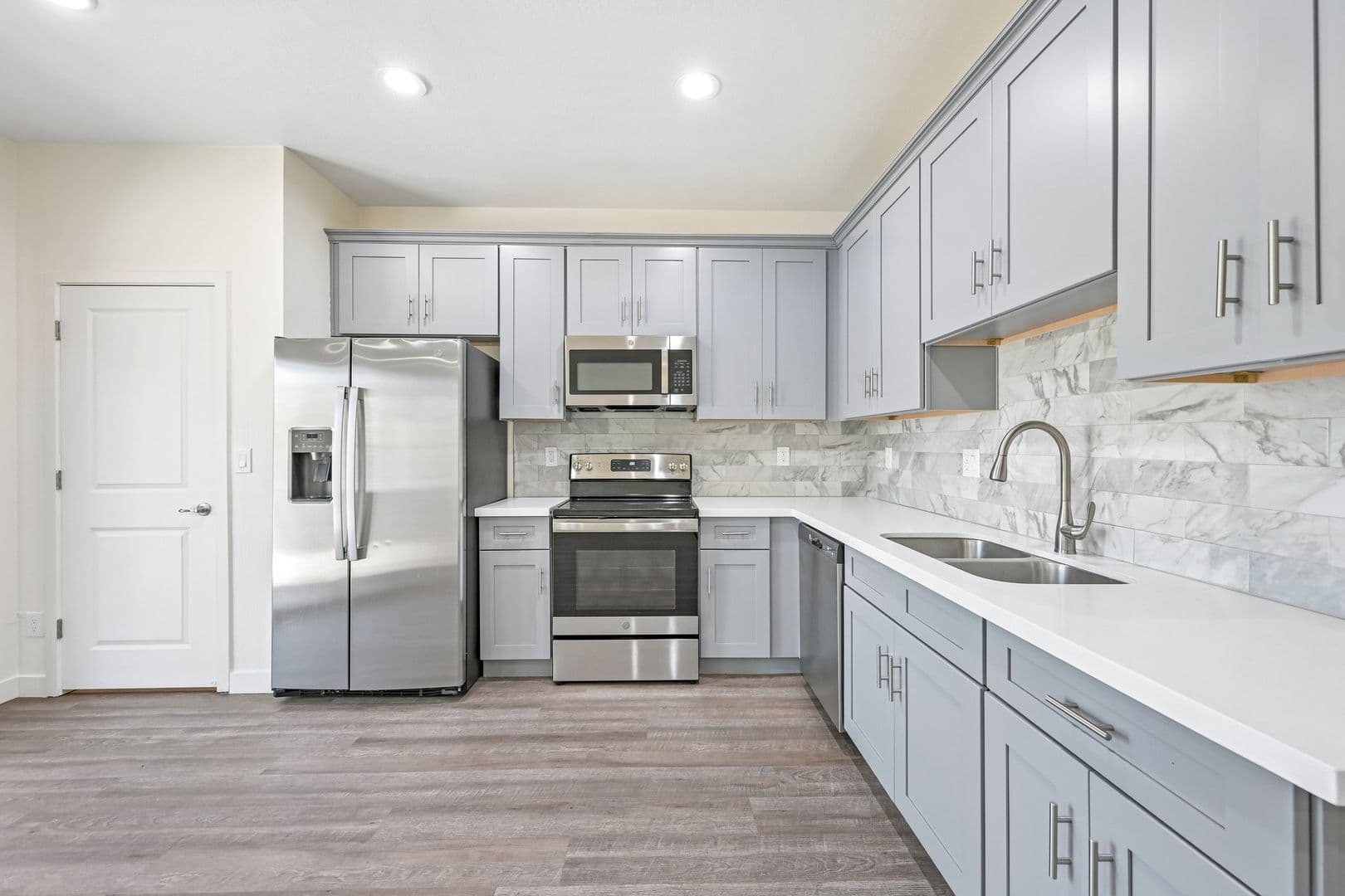 Phoenix Apartment: 828 East Apollo Road