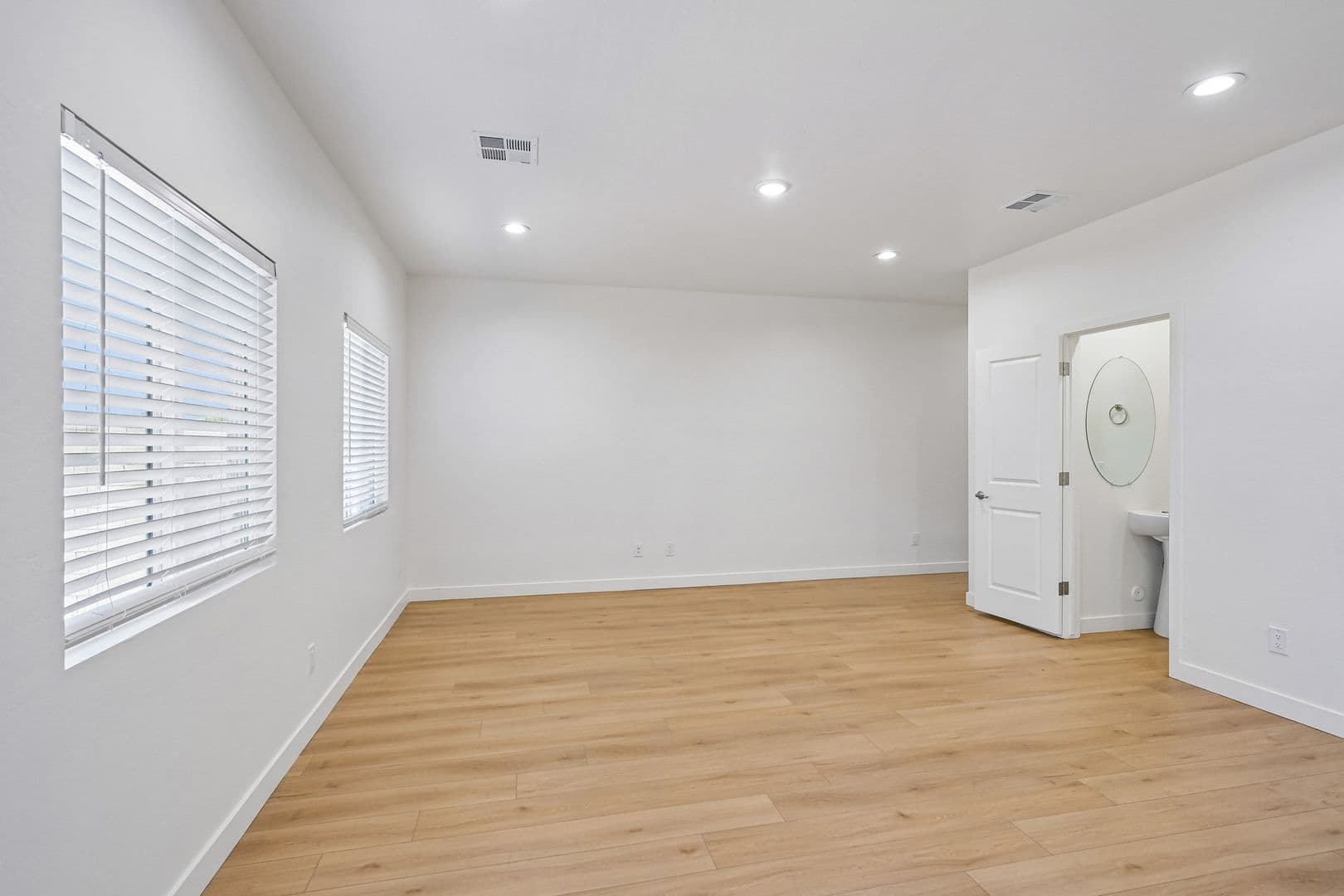 Phoenix Apartment: 828 East Apollo Road
