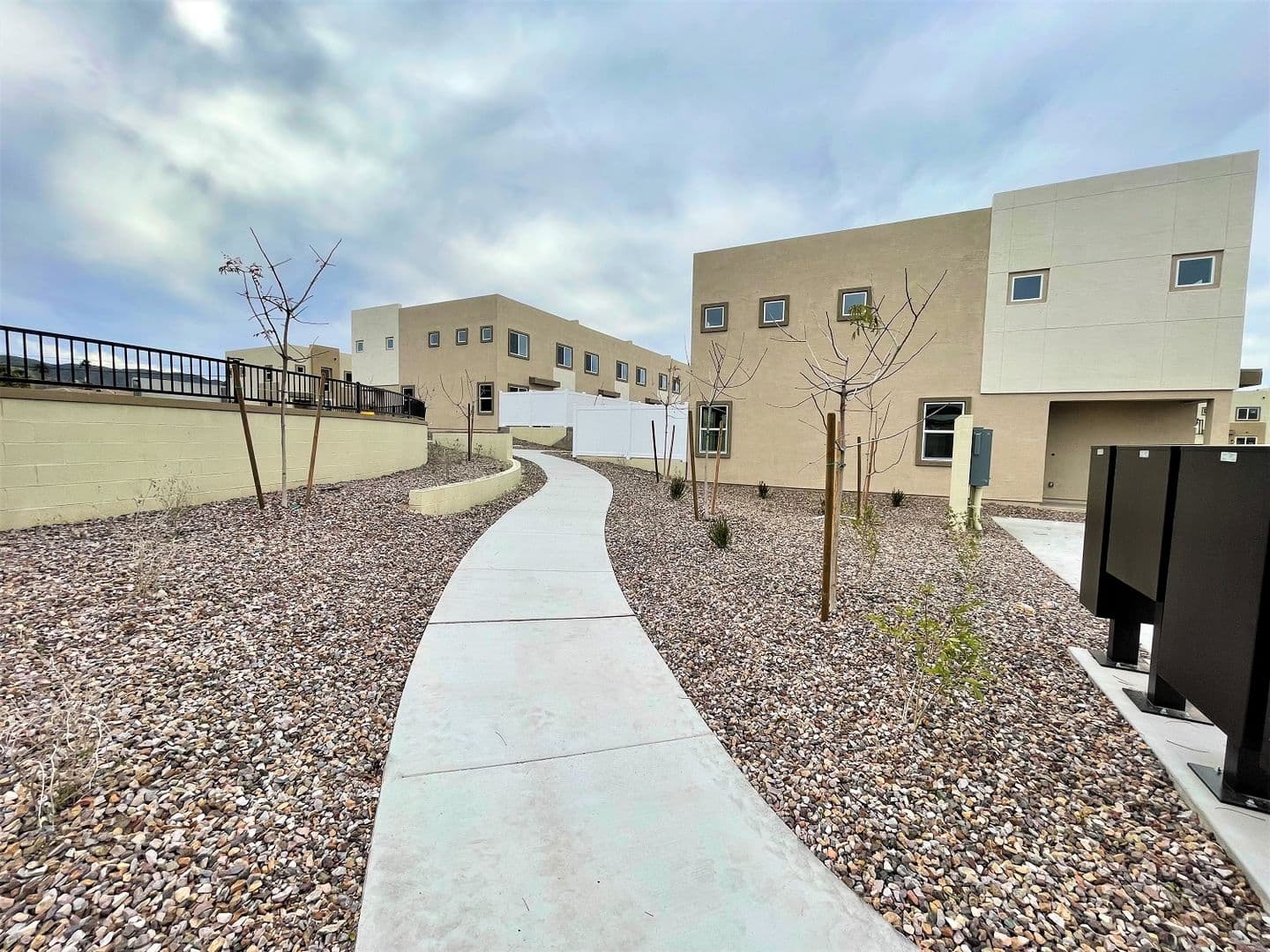 Phoenix Apartment: 11 East Dobbins Road