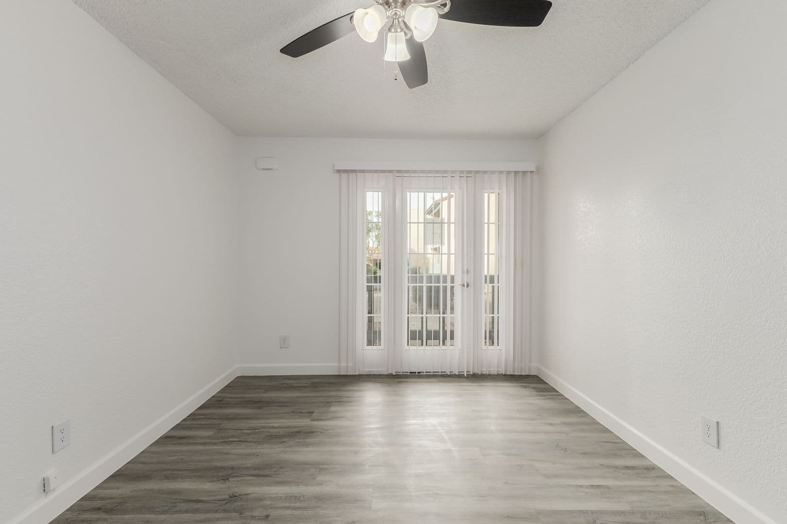 Phoenix Apartment: 27 E Corona Ave