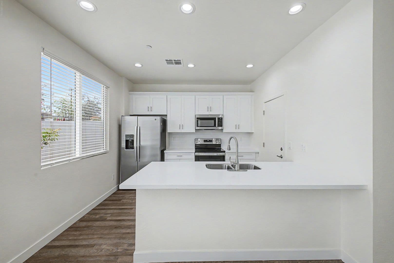 Phoenix Apartment: 8350 South Central Avenue