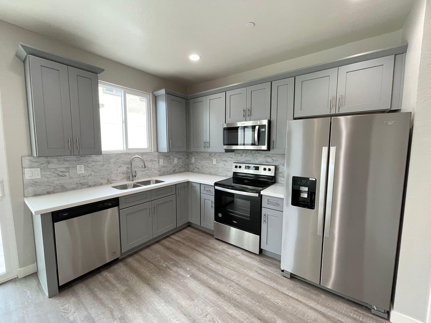 Phoenix Apartment: 11 East Dobbins Road