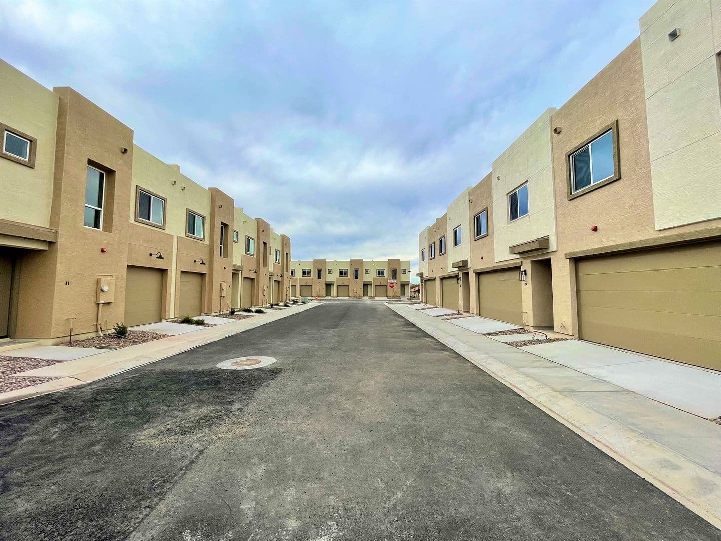 Phoenix Apartment: 11 East Dobbins Road