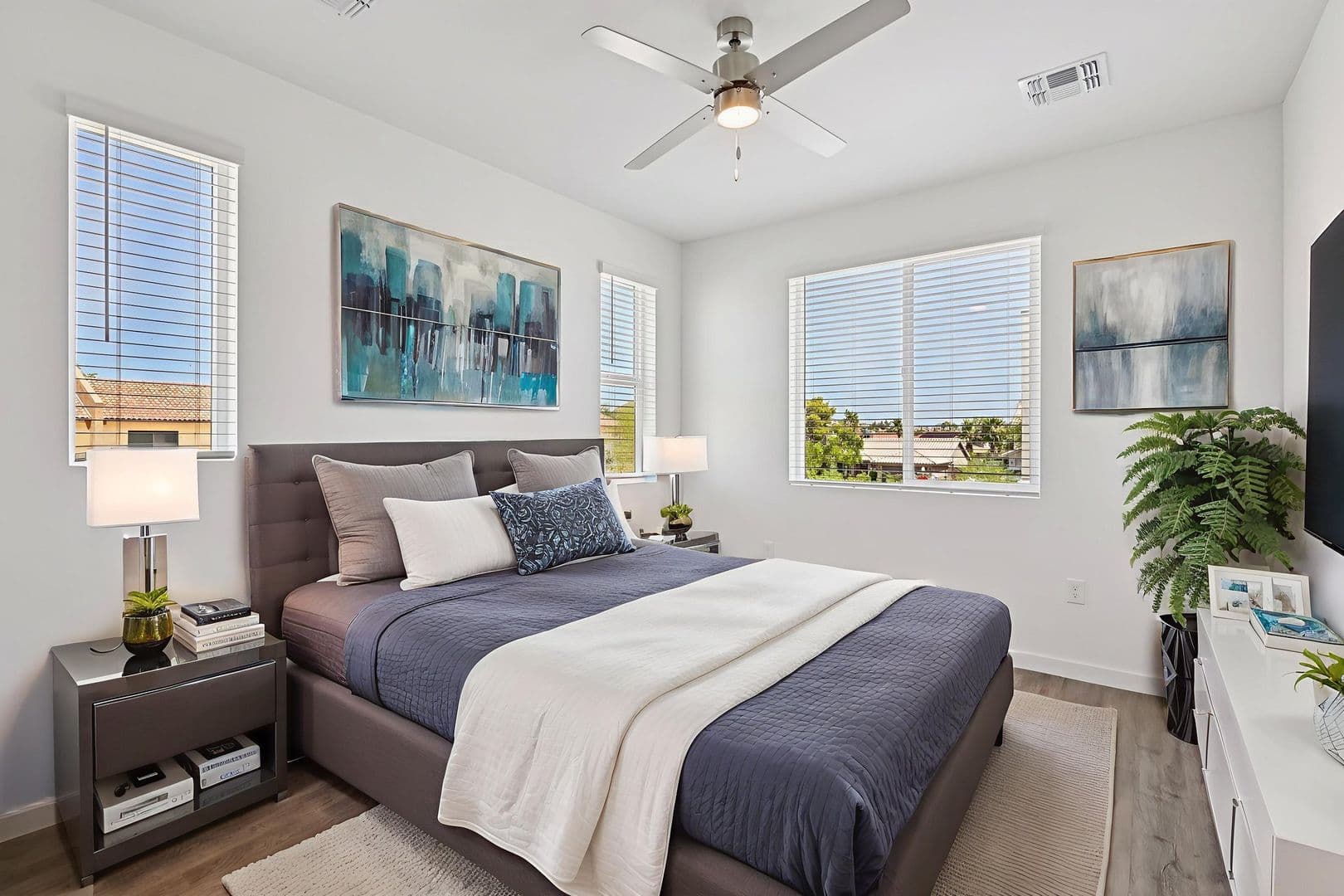 Phoenix Townhome: 2119 E. Voltaire Ave
