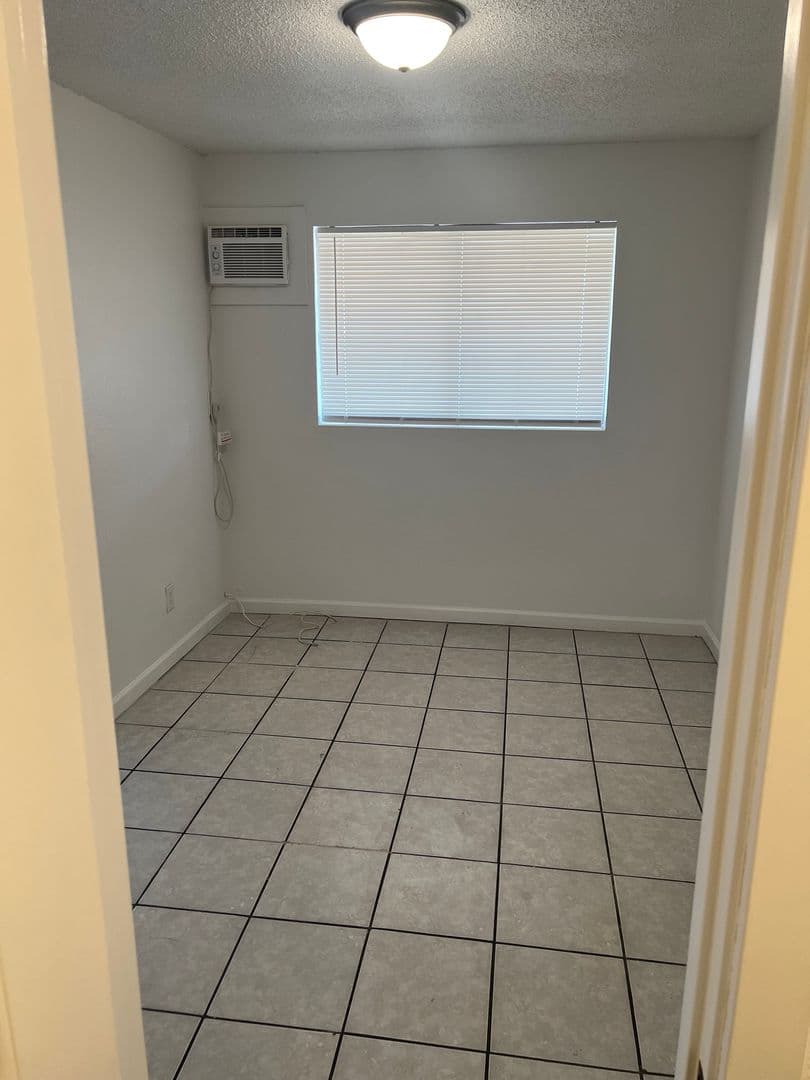 Avondale Apartment: 1223 N Dysart Rd.