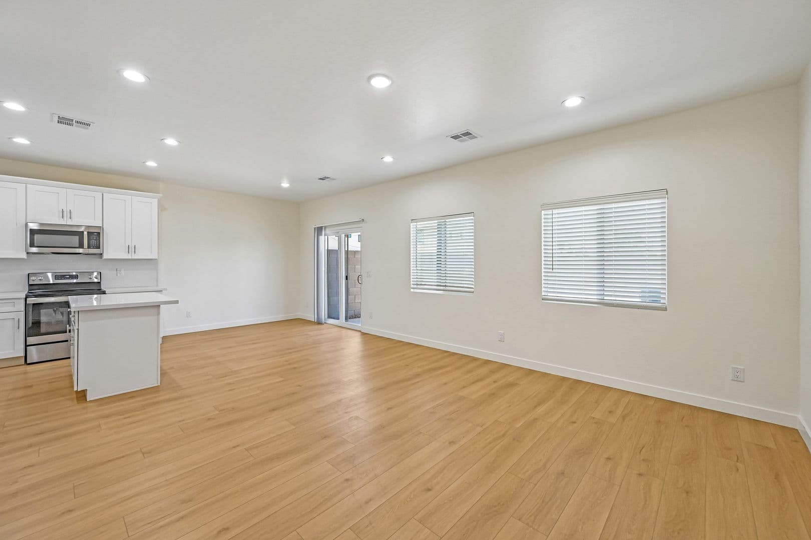 Phoenix Apartment: 828 East Apollo Road