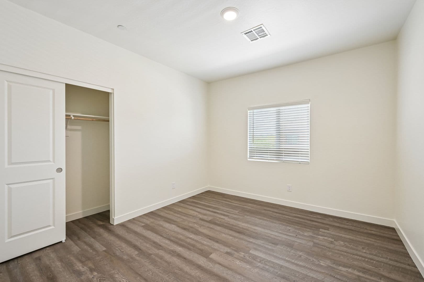 Phoenix Apartment: 828 East Apollo Road