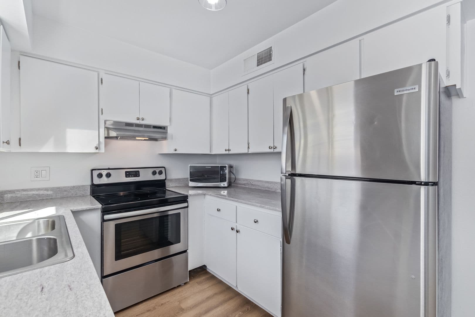 Phoenix Apartment: 2922 N 35th St