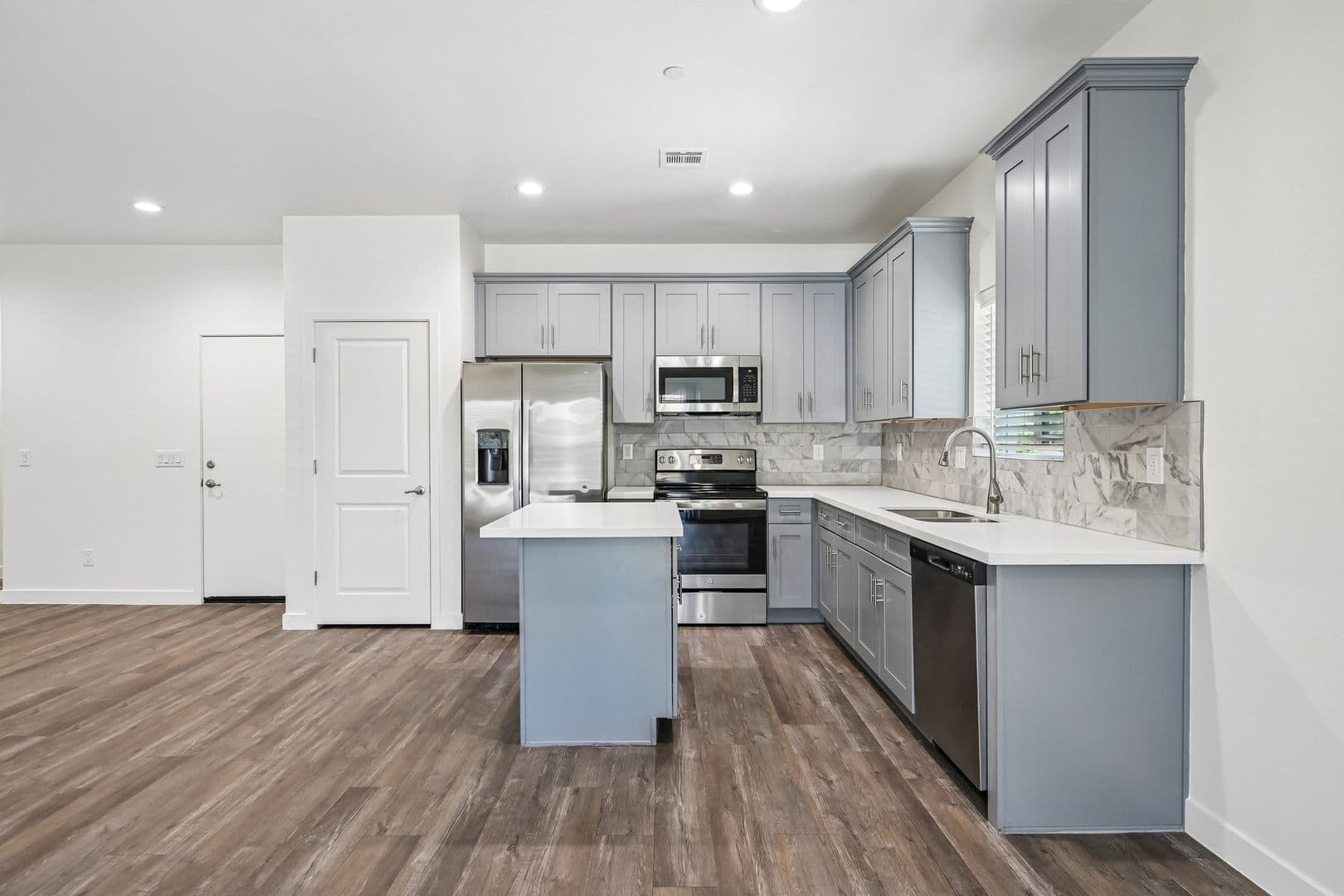 Phoenix Apartment: 828 East Apollo Road